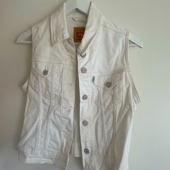 Levi's Jackets & Blazers - White Levi’s Vest - Small